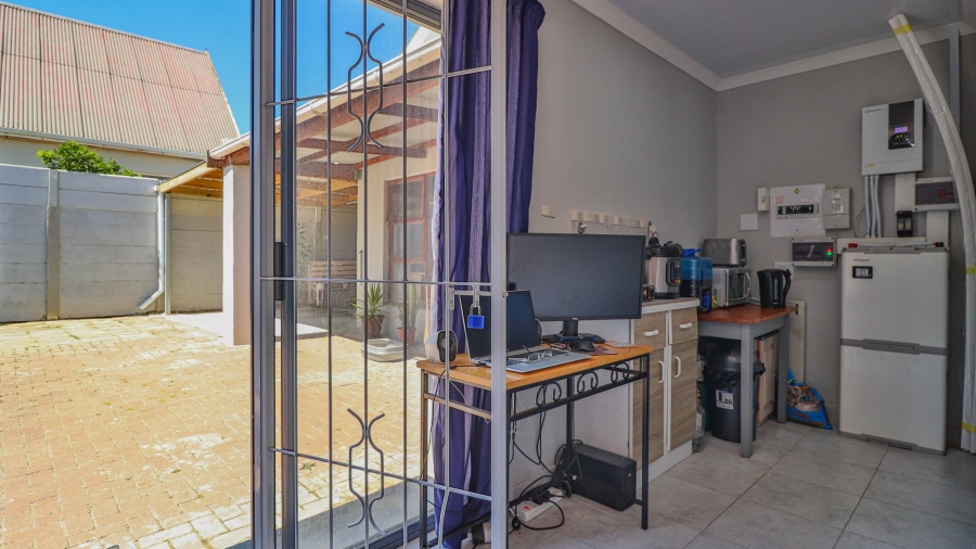 2 Bedroom Property for Sale in Admirals Park Western Cape